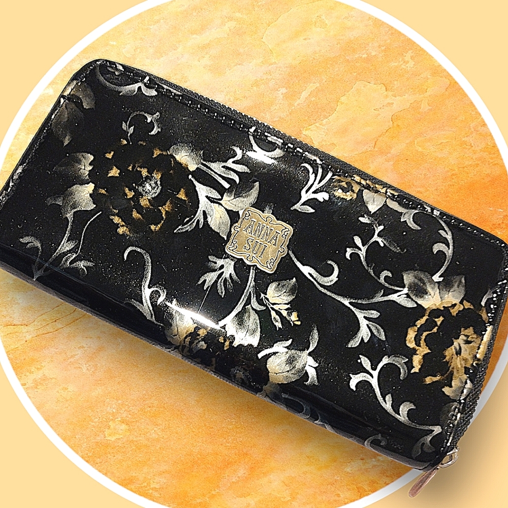Anna Sui Vintage Black Patent Leather Wallet Many Slots All Around Zipper MINT